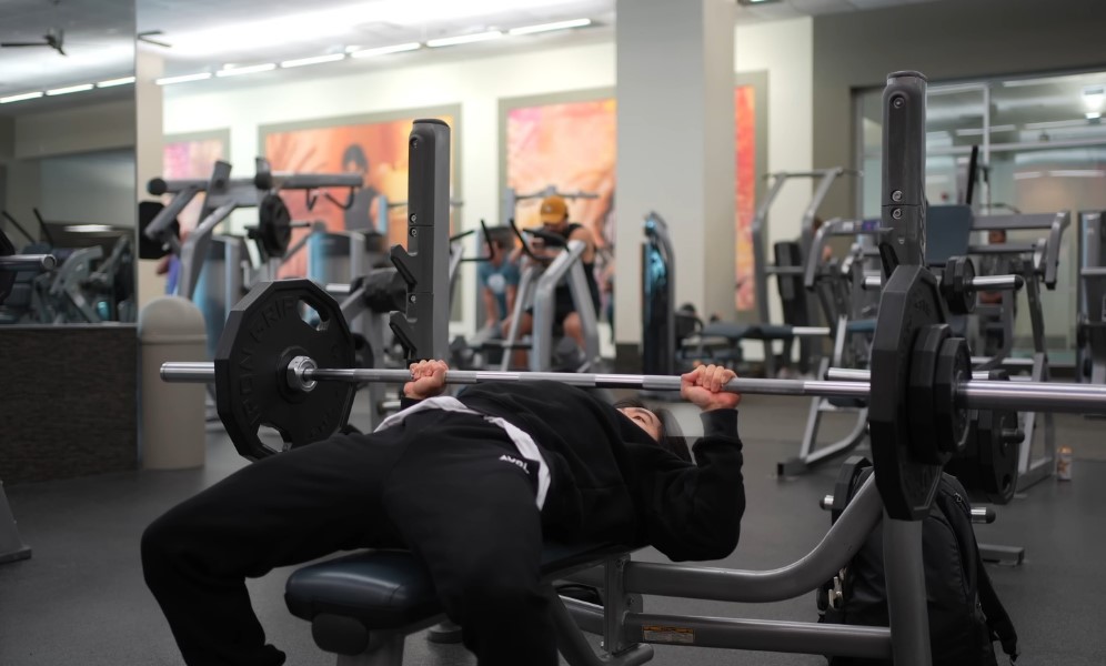 Is It Safe to Lift Heavy While Fasting? Here’s What to Know